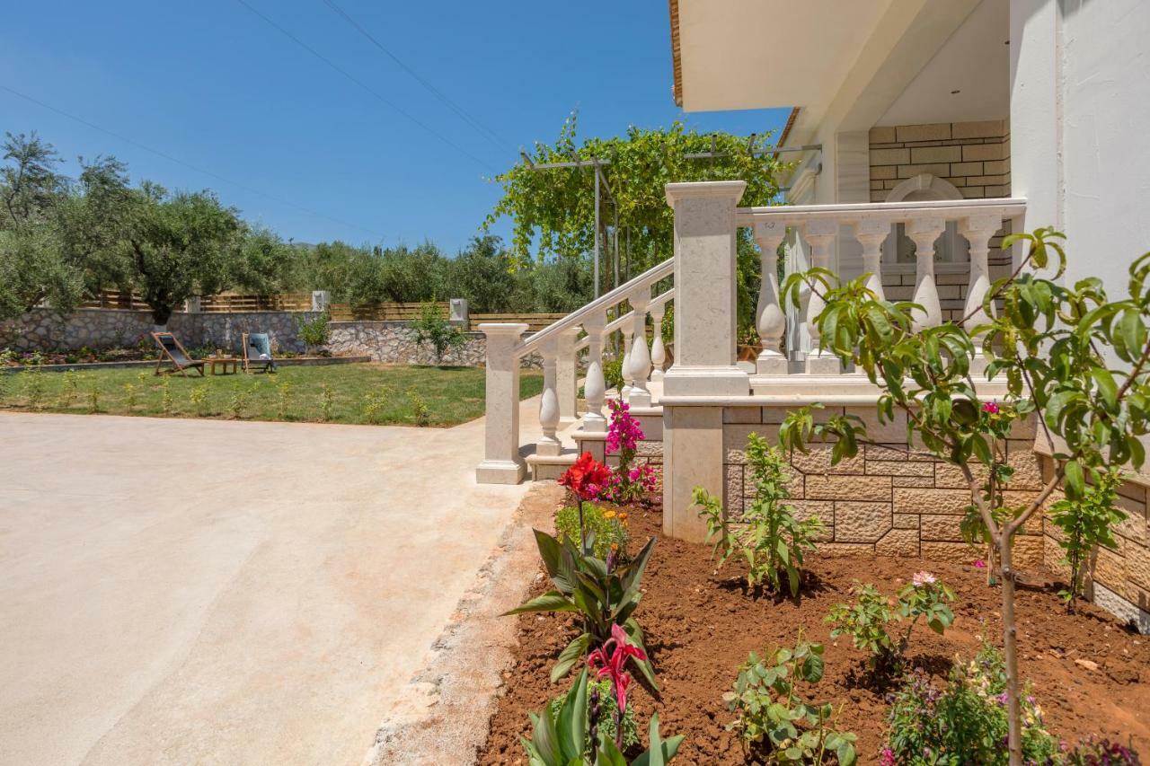 Villa Serenity Agia Marina  ภายนอก รูปภาพ